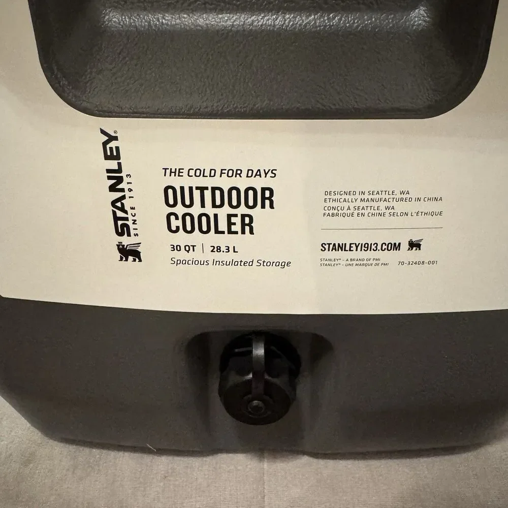 Stanley Cold-For-Days 30qt | 28.3L Hard-Sided Cooler - Picture 7 of 10